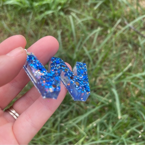 Initial Keychain W Handmade With Resin - Picture 6 of 7